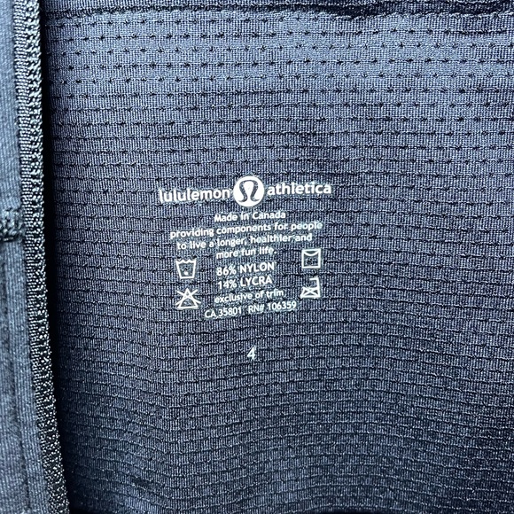 Lululemon Women’s Black and Pink trim Fitted Vest in size US 4 - Picture 3 of 6